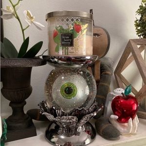 Bath Body Works three wick holder/ light up Eyeball